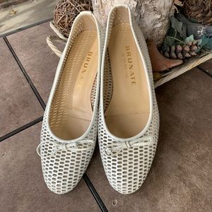 Brunate Italien flats cream with hole design size 7 1/2